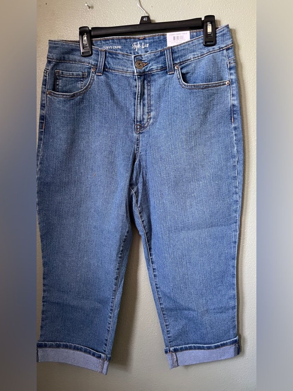 NWT Style & Co Mid Rise Curvy Jeans Capri Size 10